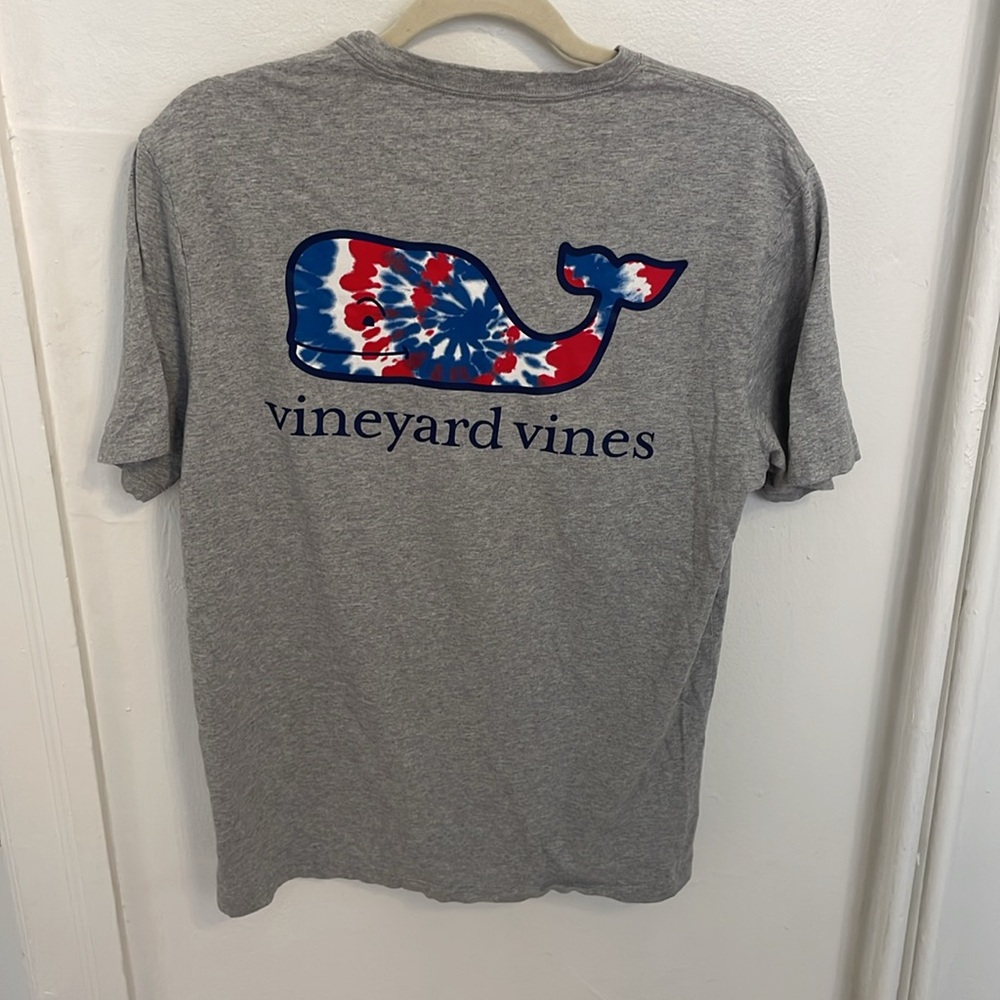 Vineyard Vines Heathered Grey Red, White, and Blue Tie Dye Whale Shirt (S) - Picture 2 of 4